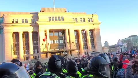 Riot militia in Ottawa trampling PEACEFUL protesters with horses - Friday Feb 18th, 2022 🇨🇦