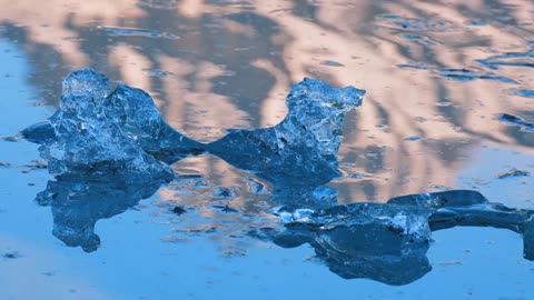 ICE in MOTION - One Minute of Serenity.