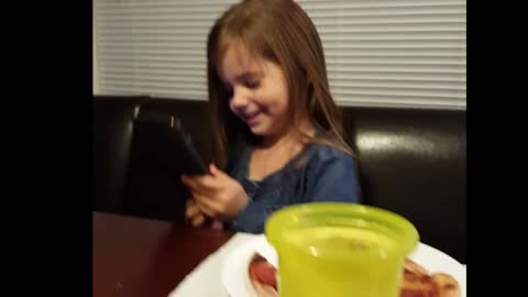 Kid talking to Siri (funny)