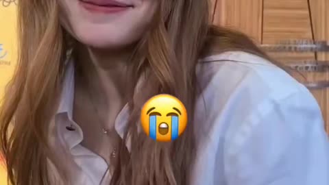 Sadie Sink Reacting to Dear Zoe With Emoji's 😂