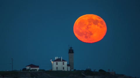 Incredible Full Moon Rising Timelapse Over Lighthouse