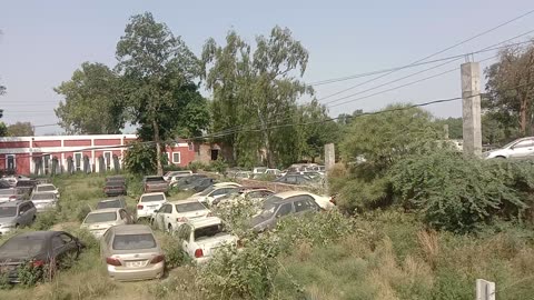 Ghurki hospital k qreeb cars ka qabristan