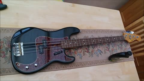 Painting a guitar black (+ painting technique) - precision bass