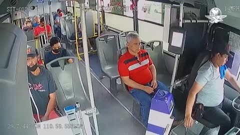 Chofer de autobús mata a una persona por quedarse dormido al volante