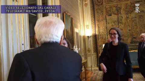 Ecco quella puttana di Mattarella con quel Frocio pedofilo di Gates