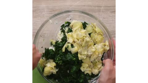 SPINACH ARTICHOKE PULL APART BREAD BOWL