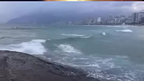 MAN FILMS MERMAID ON IPANEMA BEACH IN RIO (BRAZIL) WATCH THE VIDEO AND SHARE