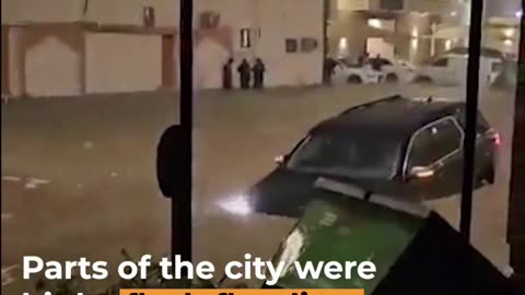 Lightning Strikes Mecca Clock Tower As Storm Causes Chaos | Therealgame Official....