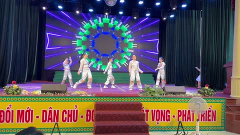 Việt Namese Children' Dancing Performance- Part 1