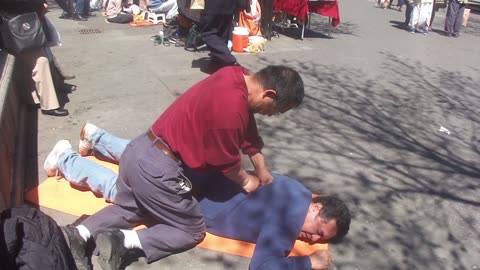 Luodong Massages Middle Eastern Man On Sidewalk