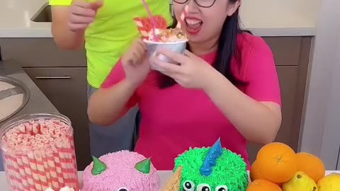 Ice cream challenge! 🍨colorful cake vs green pepper