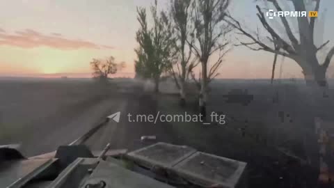 Footage of an M2 Bradley landing an assault group under the cover of its 25mm