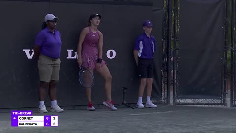 Ball boy gives Kalinskaya a once-over