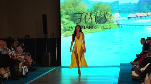 Amber Quinn in Slow Motion FLL FASHION WEEK 2023 Shot on Sony Alpha 1