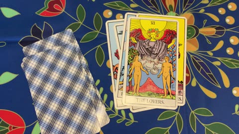 Tarot vs. Oracle Decks