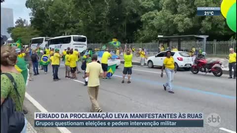 Manifestantes foram às ruas em pelo menos 15 capitais | SBT Brasil (15/11/22)