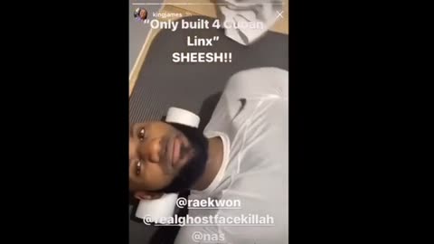 LeBron James Listening to Raekwon, Ghostface Killah Feat. Nas - Verbal Intercourse