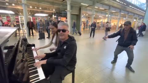 Boogie Woogie Queen (Ladyva) Rocks The Public Piano