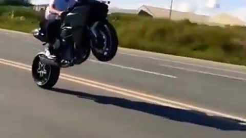 Kawasaki Ninja H2 R insane wheelie