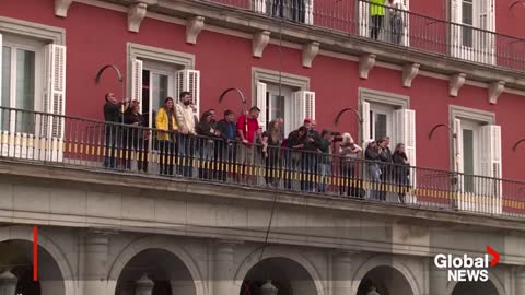 Sheep take over Madrid's streets as they head for winter pastures