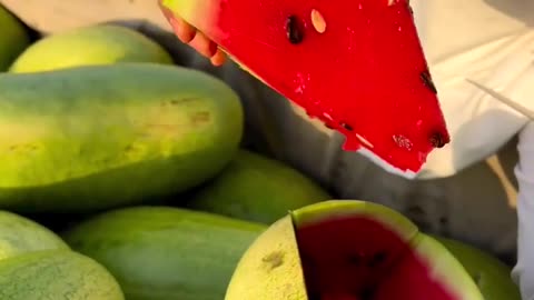 Amazingly cutting watermelon