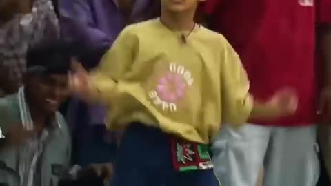 CUTE LITTLE GIRL DANCE