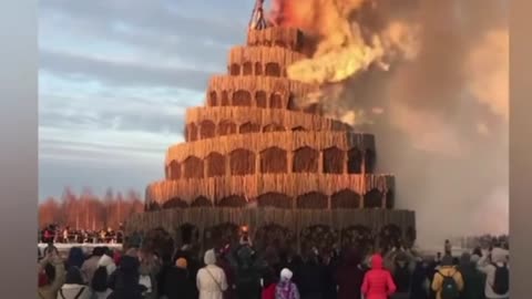 WAR WITH UKRAINE, RUSSIANS GATHER TO BURN ‘TOWER OF BABEL