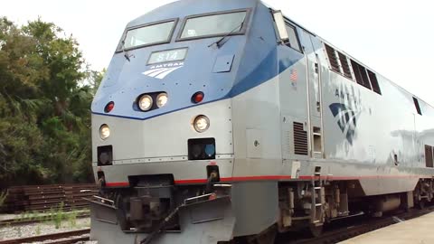 FLORIDAS LONGEST PASSENGER TRAIN AMTRAK AUTO TRAIN LEAVES STATION!!