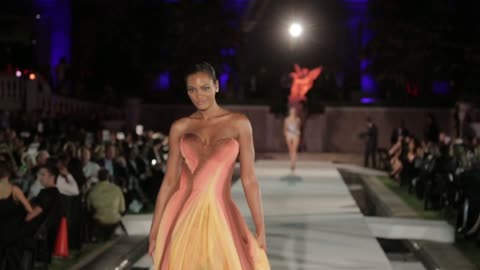 BURCE BEKREK:MERCEDES-BENZ FASHION WEEKISTANBUL PRESENTED BY AMERICAN EXPRESS SS14COLLECTIONS