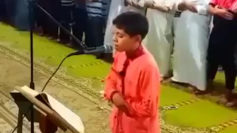 Beautiful Voice of kid in Namaz