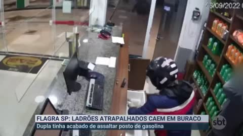 Bandidos caem em buraco durante tentativa de fuga após assalto | Primeiro Impacto (29/09/22)