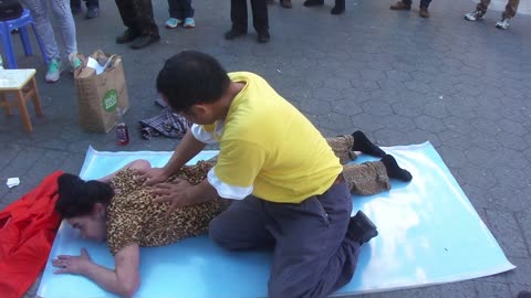 Luodong Briefly Massages Romanian Elderly Woman