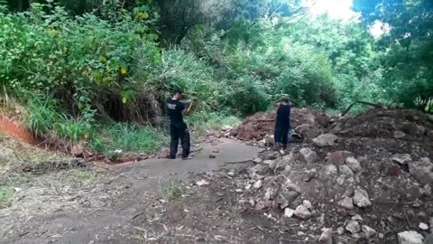 POLICE INVADING BIQUEIRA = POKE