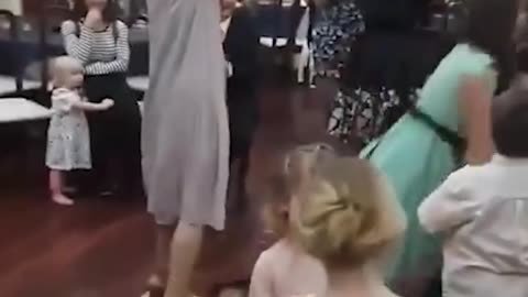 FailArmy Ya gotta throw a second bouquet to distract them 💐🤦‍♀️