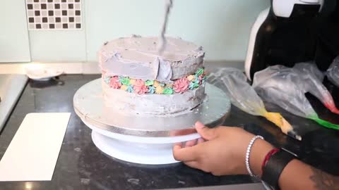 MAKING MY OWN BIRTHDAY CAKE