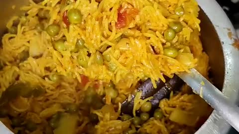 Famous Delicious Aloo Matar Pulao recipe 😍 | Pulao ya Biryani