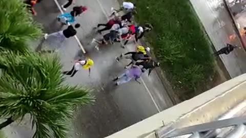 El enfrentamiento ocurre a la altura del Centro Comercial de la Cuesta.