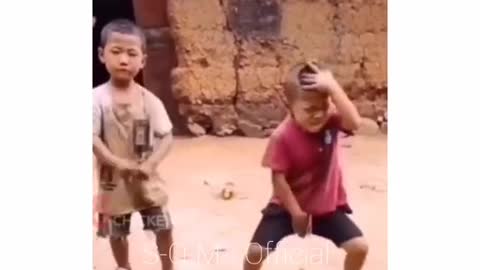 wow that little kid dance 😂