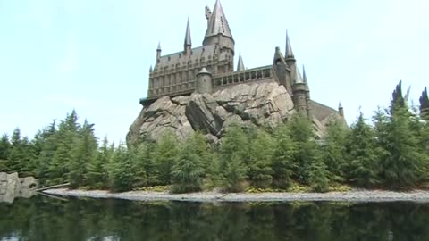 Thousands flock to new Harry Potter attraction