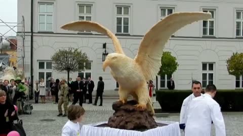 Poland unveils Eagle Statue to honor Memory of President Trump