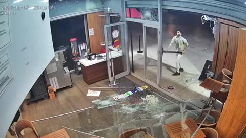 Turkish man attacks a Burger King because has been told that the company supports Israel