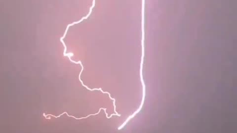 Lightening resembles the map of Palastine on the top of Burj Khalifa