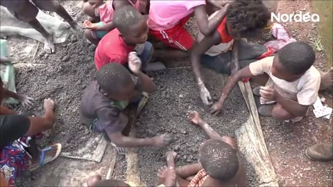 African children collecting cobalt