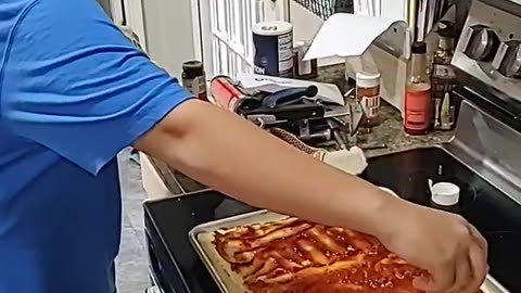 Kids make Whacky Pizza