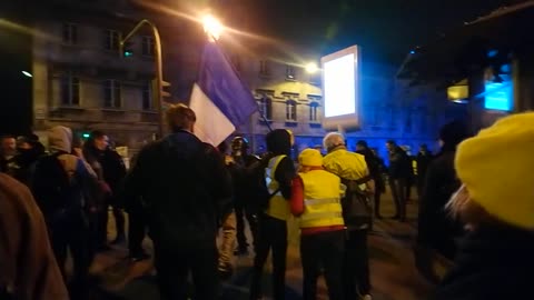 Manif anti-pass 💉 du 11/12/21 - Paris - Gazés devanr le métro !