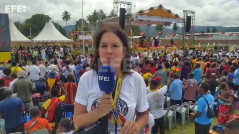 Informe a cámara: El papa anima a los misioneros en Vánimo, en la selva de Papúa Nueva Guinea