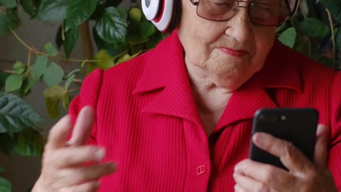 Old Lady Is So Happy Whit Headphone And Mobile 🤣