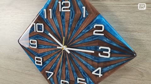 Magical Walnut Wood and Epoxy Resin Clock – DIY Project!