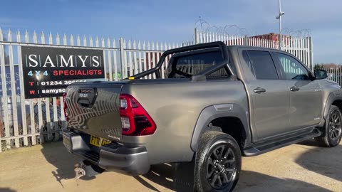 Toyota Hilux 2