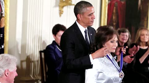 Country music star Loretta Lynn dies at age 90